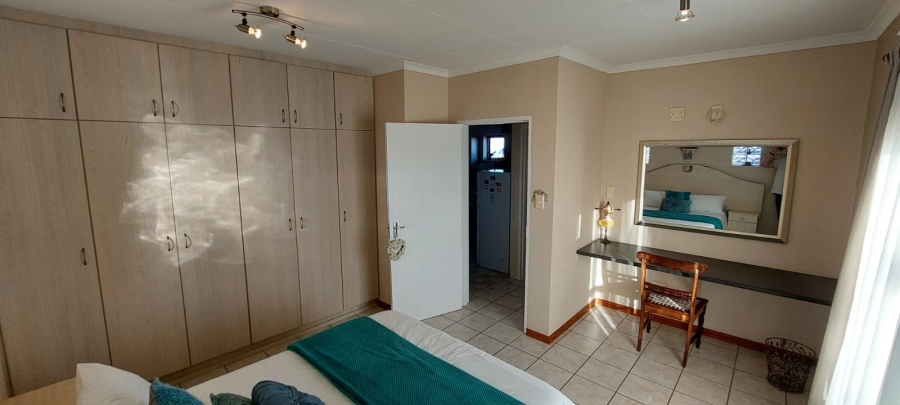 5 Bedroom Property for Sale in Wavecrest Eastern Cape